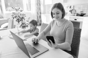How to Manage Work-From-Home Jobs For Moms